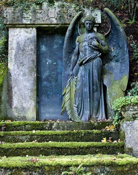 Weeping Angel Monument Weeping Angels Cemetery Angels Cemetery