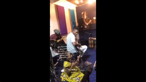Sandy Asare Rehearses With Her Little Daughter And The Band🥁🎹🎸🎷🎻 With A Nice Powerful Song 🔔🔔🔔💧💧
