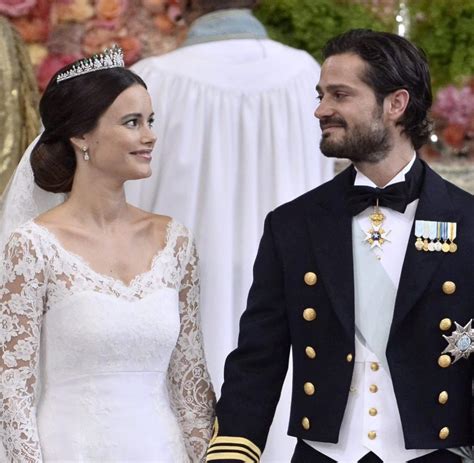 Mit einem britischen adelsexperten blickt ursprünglich sollte die hochzeit von camilla und charles übrigens bereits am 8 deshalb ist es nun so: Prinz Carl Philip und Sofia Hellqvist: Eine Adels-Hochzeit ...