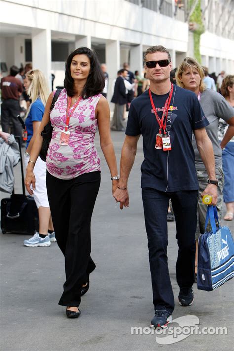 He currently works as the channel 4 commentator and journalist after his having been in a number of failed affairs in the past, coulthard is now enjoying the happy married life with his wife karen minier. Karen Minier et David Coulthard, Red Bull Racing - Grand ...