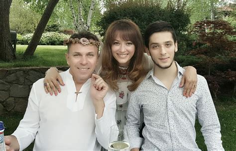 Uite ce spunea cântăreţul despre fosta lui mare iubire acum un an. Anca Țurcașiu și Cristian Georgescu au un fiu de 21 de ani ...