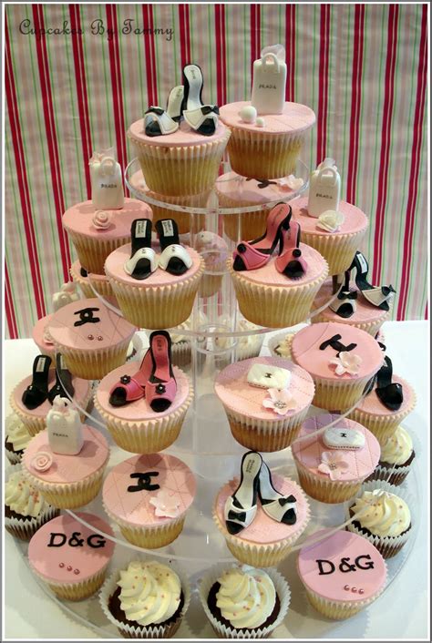 Wonderful World Of Cupcakes High End Fashion Inspired Cupcakes