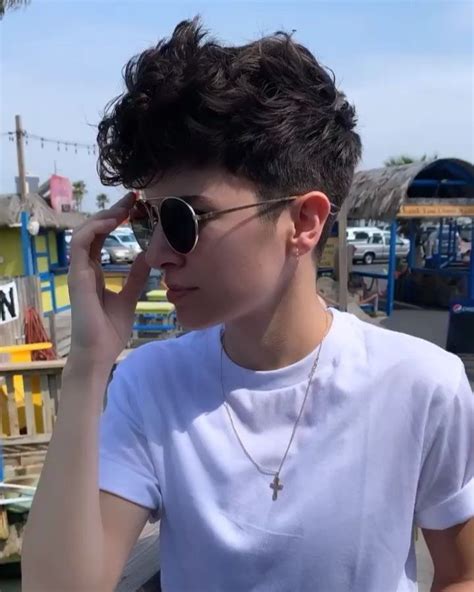 Aug 27, 2021 · this is a boyish or androgynous pixie haircut on thick hair. Kassidy Drake on Instagram: "hey the suns out" #tomboyhairstyles in 2020 | Tomboy hairstyles ...