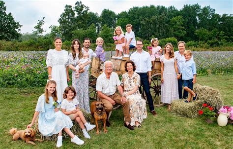 Den svenske kongefamilien deler sommerbilde: – Etterlengtet gjensyn - VG