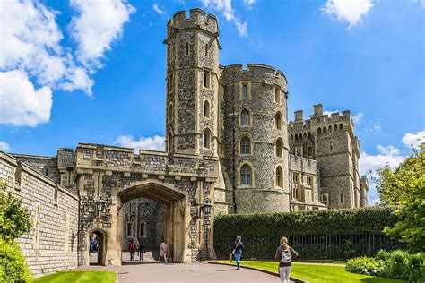 Windsor Castle's magnificent Inner Hall is open to the public for the ...