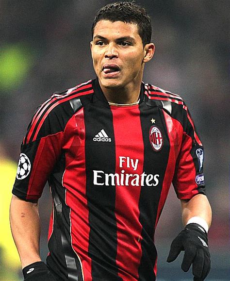 Thiago silva is a defender and is 6' and weighs 174 pounds. Football Stars: Thiago silva Boigraphy , Stats, Pictures