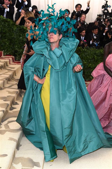 Worst Met Gala Outfits Of All Time See Red Carpet Photos Life And Style