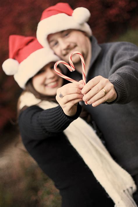 10 Fabulous Christmas Picture Ideas For Couples 2022
