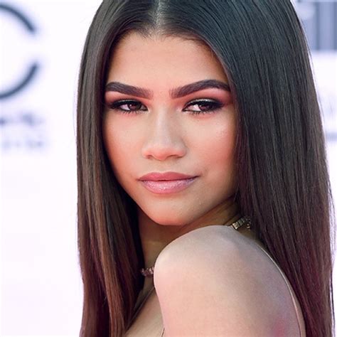 In Honor Of Her Birthday Here Are 9 Times Zendaya Did Her Own Makeup