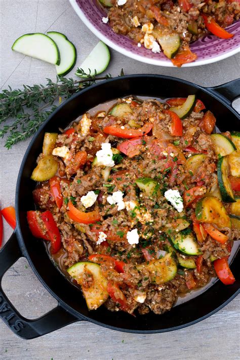 Low Carb Hackfleisch -Gemüse- Pfanne mit Zucchini Paprika und Feta