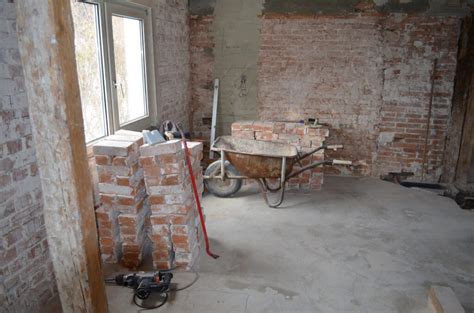 Manueller abriss einer 12 cm dicken ziegelwand inkl. Haus entkernen: Vorbereitung für Abriss oder Kernsanierung ...