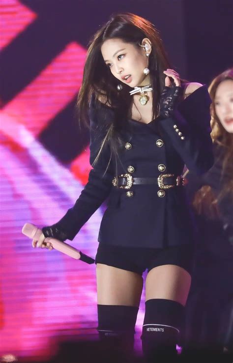 Outfit Blackpink Jennie Yang Buat Penampilannya Makin Seksi Inikpop