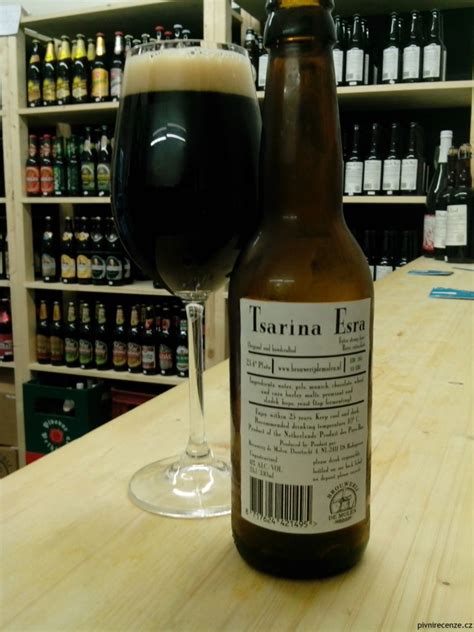 This is one of the many beers from de molen that rates a perfect '100'on ratebeer, so we thought this would make a fitting finishing beer for the christmas pack. Recenze De Molen Tsarina Esra | PivníRecenze.cz