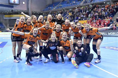 Officiële pagina van het nederlands handbal verbond volg onze oranjedames @dutch_national_handballteam volg onze oranjemannen @handbalnl_heren linktr.ee/handbal.nl. Wil jij Nederland-Noorwegen volgen? - Nationaal ...