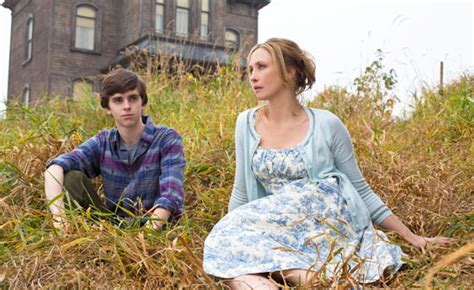 Bates Motel Tv Trailer Norma And Norman Bates Aim For A Fresh Start