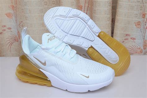 Mit einer apple iphone 12 pro max hülle von apfelkiste.ch lässt du ärgerlichen kratzern und kostspieligen displaybrüchen keine chance. Nike Air Max 270 White Gold Glitter Swoosh