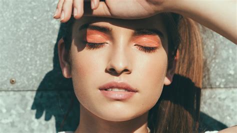 How To Keep Your Skin From Looking Oily And Shiny All Summer Glamour