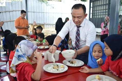 Dan makanan yang dikonsumsi anak juga hendaknya anak yang terbiasa mengkonsumsi sarapan setiap harinya memiliki kemampuan lebih baik di sekolahnya. Sarapan percuma untuk pelajar sekolah rendah Malaysia ...
