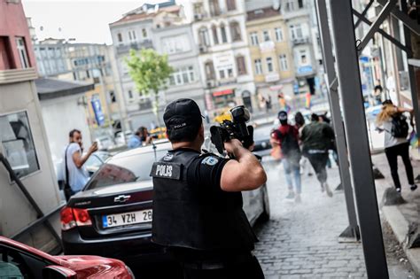 Turkey Police Use Tear Gas And Rubber Bullets To Disperse Lgbt Gay