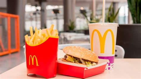 Clássicos do Dia McDonald s todo dia um sanduíche clássico por um preço especial na promoção