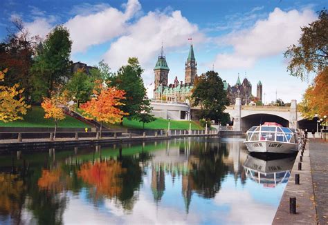 Fall Getaways in Central Canada - 5 Gorgeous Places in Ontario & Quebec - Travel Bliss Now