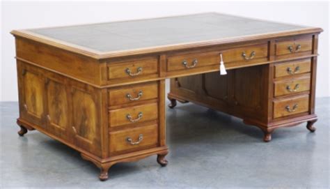 Create a home office with a desk that will suit your work style. Large Antique Mahogany Partners Desk | Ref 1019
