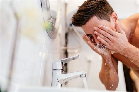 Wash Your Face Face Washing Mistakes Readers Digest