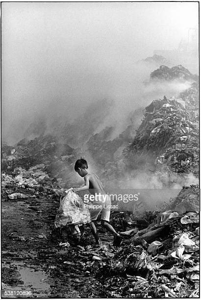 Smokey Mountain Garbage Dump Photos And Premium High Res Pictures