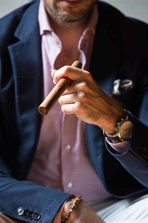 How To Hold A Cigar Properly He Spoke Style