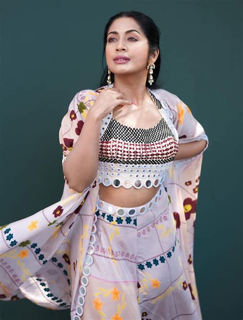 Navya Nair Navel Show In Saree Latest Actress Rare Photo Sexiezpicz Web Porn