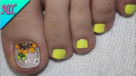 2) destacar solamente una uña encontramos el clásico diseño de uñas pintadas con esmalte rojo de fondo en donde toda mujer 4) uñas color rojo intenso donde las flores son pintadas a mano con un aplique de piedra de bijouterie. DECORACIÓN PARA UÑAS CORTAS EN LOS PIES - DECORACIÓN DE GIRASOL EN LOS P... | Uñas cortas ...