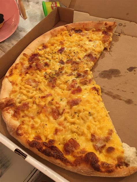 My Husband Ordered Us Mac And Cheese Pizza For Dinner R Pandr
