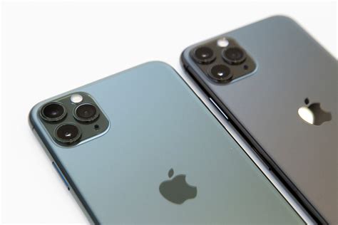 When measured as a rectangle, the iphone 11 pro screen is 5.85 inches diagonally and the iphone 11 pro max screen is 6.46 inches diagonally. 아이폰11 프로 미드나잇그린 실물 사진
