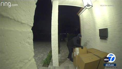 Masked Thief Caught On Camera Stealing Large Packages From Sherman Oaks Porch Abc7 Los Angeles