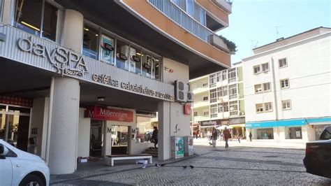 It serves about 5.3 million customers through over 600 domestic branches and 540 branches in poland, switzerland, angola and mozambique. Banco Millennium BCP Almada Renovação - Bancos de Portugal
