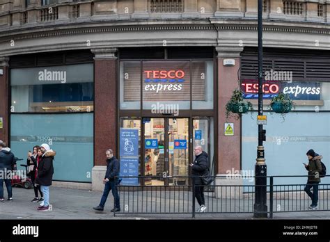Tesco Express London Hi Res Stock Photography And Images Alamy