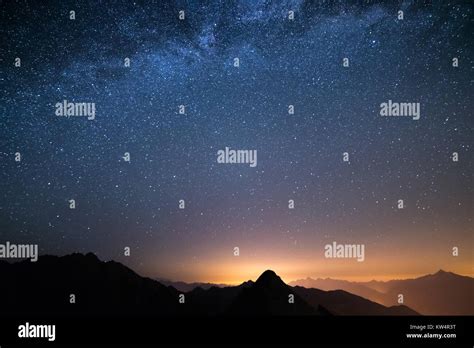 El Maravilloso Cielo Estrellado En El Tiempo De Navidad Y La Majestuosa