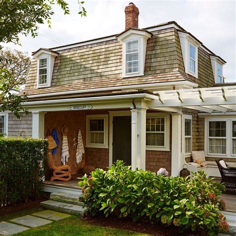 Treat Yourself To An Afternoon Scroll Through This Nantucket Cottage