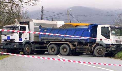 Deveti dan blokade na severu Kosova Barikade ostaju a rešenja još