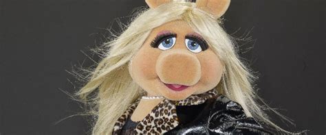 Miss Piggy On Dating Post Kermit Split How To Get A Date With Moi
