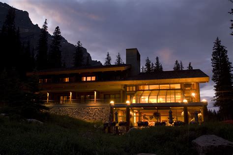 Moraine Lake Lodge At Dusk Lake Lodge Moraine Lake Lodge Banff Lodge