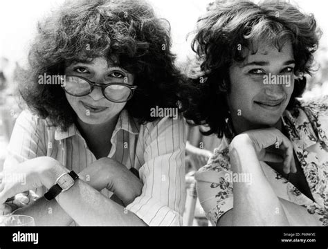 Melanie Mayron And Director Claudia Weill Girlfriends 1978 Warner