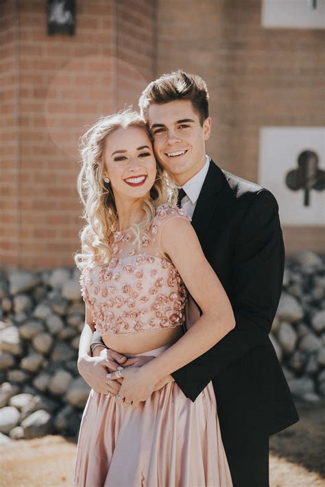 Jun 26, 2021 · pakaian dres couple pink / pink homecoming dress with beading,sweetheart homecoming. Sherri Hill Light Pink 2 Piece with 3D Flowers Flowy Skirt Couple Goals Perfect Pair Ypsilon ...