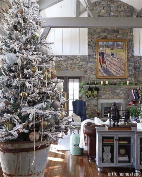 It may be cold outside, but your holiday decor doesn't have to be. 40+ Cozy and cheerful homes decorated for a snowy Christmas