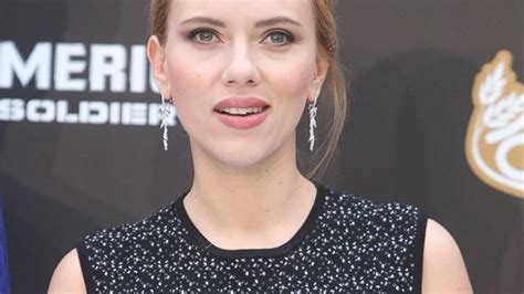Scarlett Johansson Secretly Marries Romain Dauriac Abc News