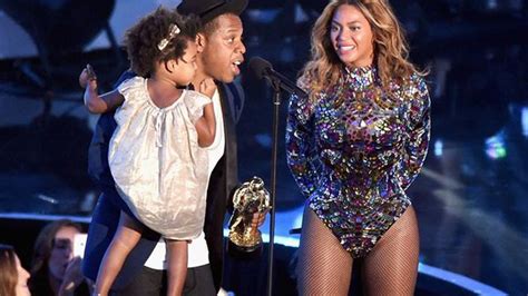 Beyonce Cries On Stage With Blue Ivy At Mtv Vma 2014 Io Recap Youtube