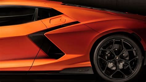 Lamborghini Unveils Its Next Supercar The 1000 Hp Revuelto Acquire