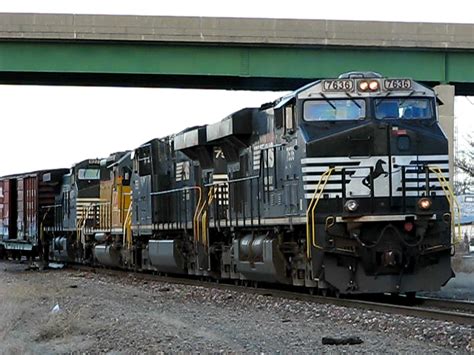 Video Of Ns 7636 At Centralia Illinois Eastbound Ns 111 Flickr
