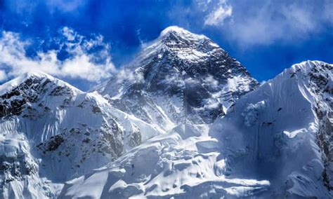 How Scientists Installed Worlds Highest Weather Station On Everest