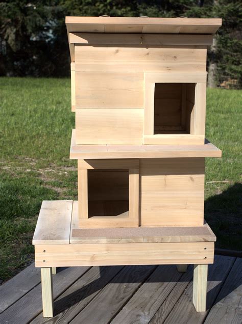 This video is about amazing diy, stackable( insulated cathouses) made with pallet lumber.#diy. Outdoor Cat House Shelter from Touchstone Pet